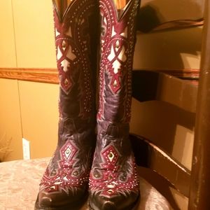 Corral Black an Red overlay with studs